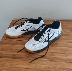 Women's Mizuno athletic shoes